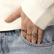 Gouden ring - paarse glassteen - vintage uitstraling