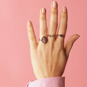 Gouden ring - paarse glassteen - vintage uitstraling