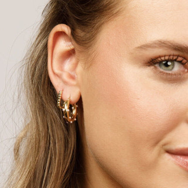 Elegante oorring met stralende parels