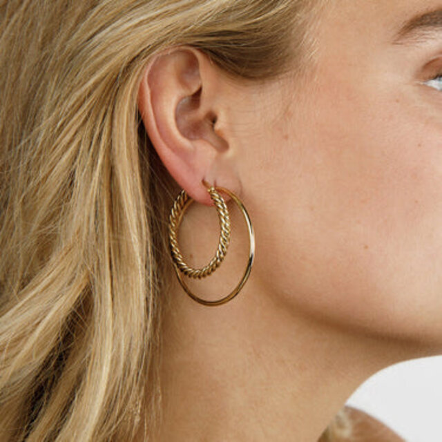 Stralende Twists: Elegante Oorringen 35mm