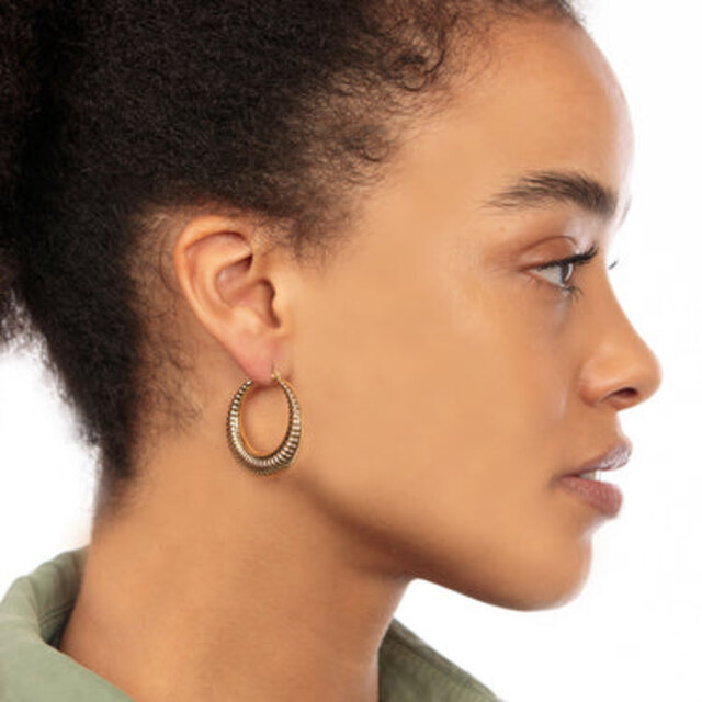 33 mm brede oorring met unieke afwerking 33x7mm