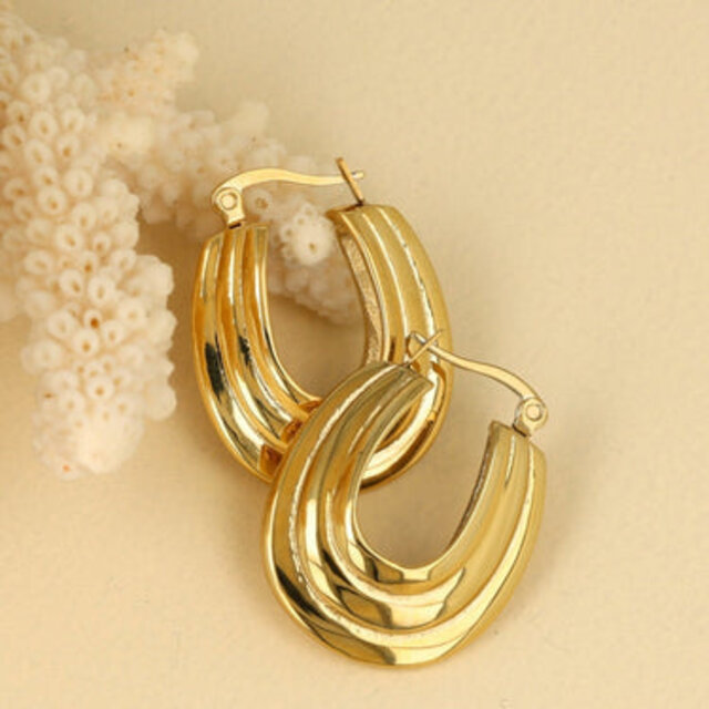 Gouden Ovale Ribbel Oorbellen - Speelse Elegantie 25mm