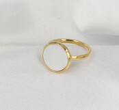 Gouden ring - ronde Pearlshell - zilverachtige gloed