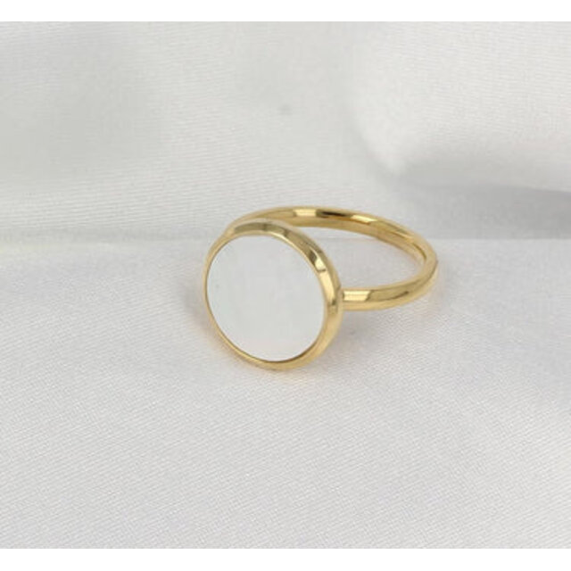 Gouden ring - ronde Pearlshell - zilverachtige gloed