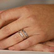 Zilveren ring - sprankelende Swarovski stenen