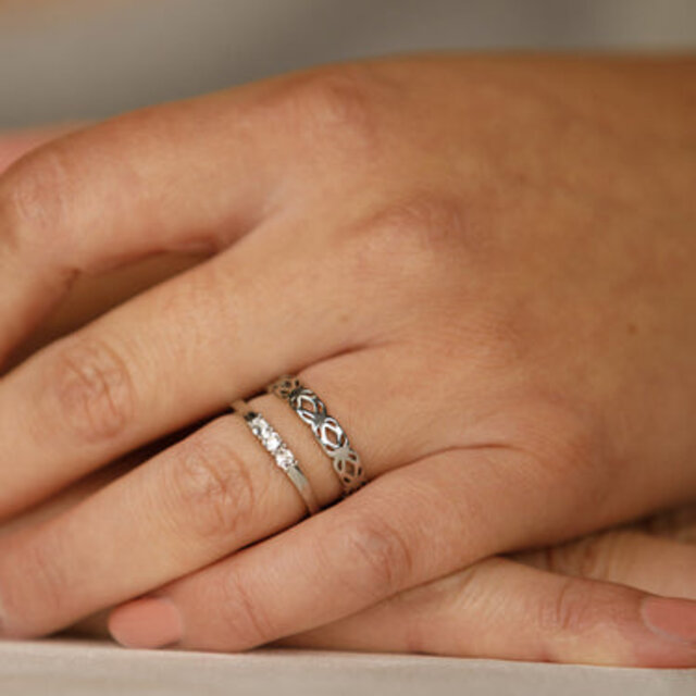 Zilveren ring - sprankelende Swarovski stenen