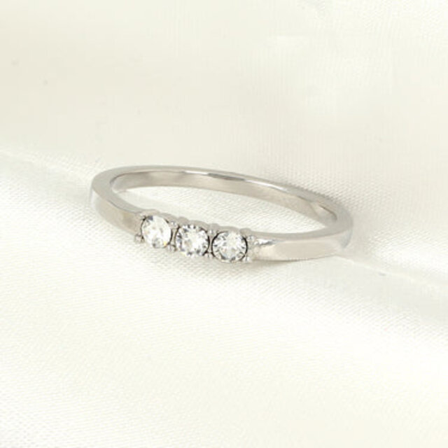 Zilveren ring - sprankelende Swarovski stenen