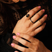 Ring - getwist randje - zwarte glassteen