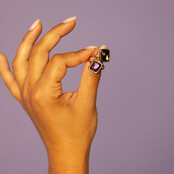 Gouden damesring - licht groene glassteen - design