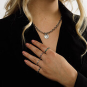 Zilveren ketting met grote schakels en munt hanger