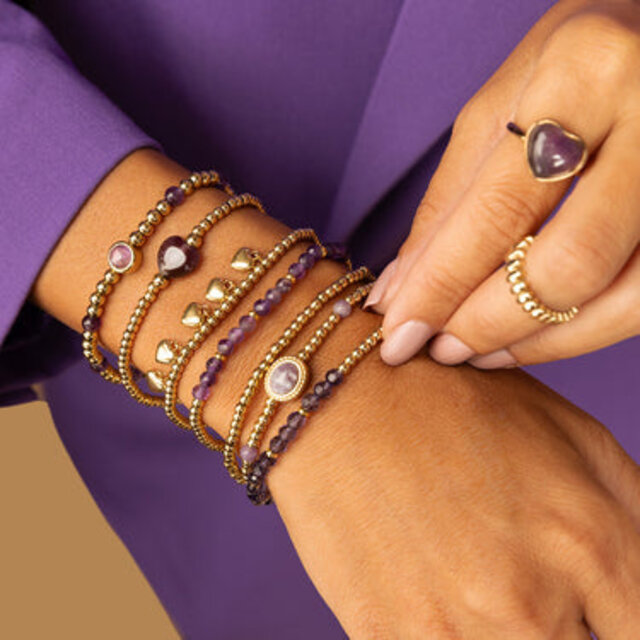 Elastische Amethyst Armband met Harten bedel