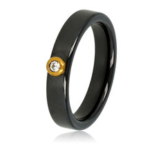 Zwarte Keramieken Ring met Goudaccent en Zirkonia