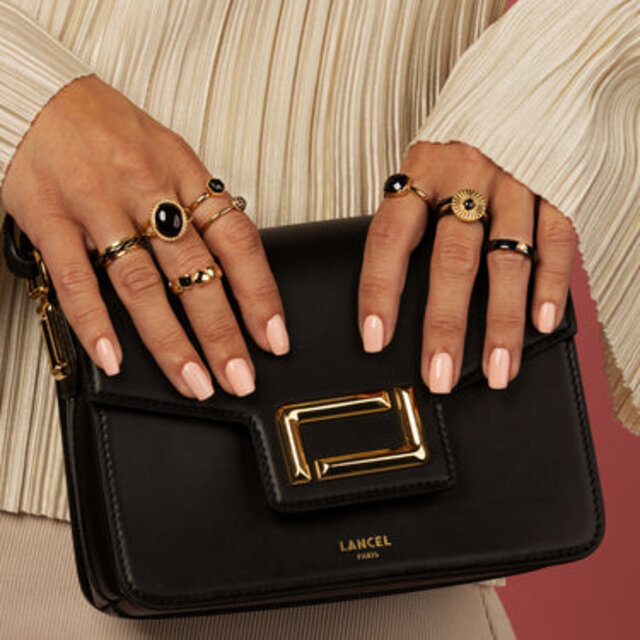 Zwarte Keramieken Ring met Goudaccent en Zirkonia