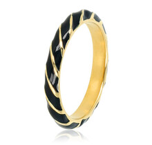 Goudkleurige ring met zwart gedraaid design