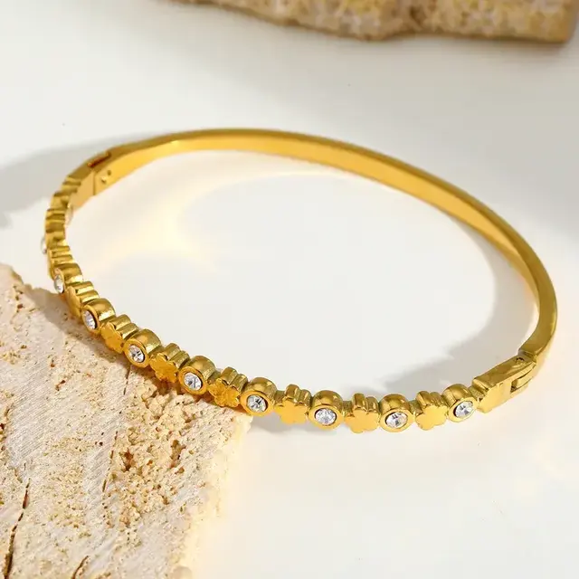 Stainless Steel Bangle met Klaver Design & Zirkonia – Goud