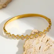 Stainless Steel Bangle met Bloemvormige Zirkonia – Goud