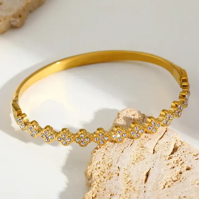 Stainless Steel Bangle met Bloemvormige Zirkonia – Goud