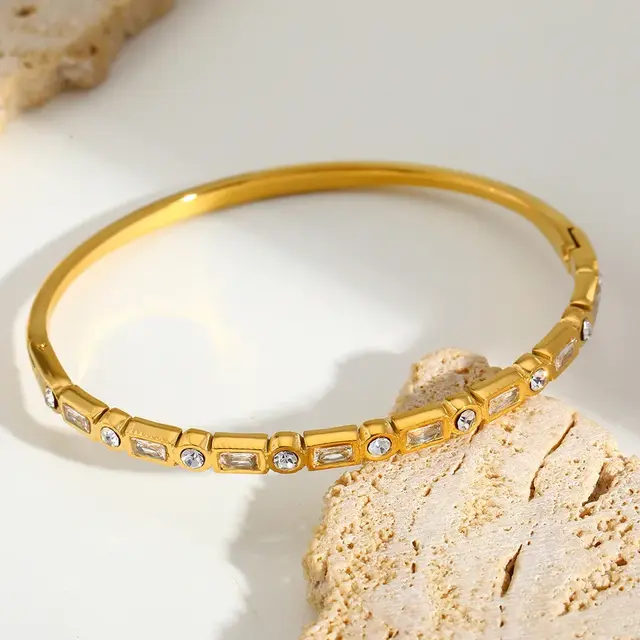 Stainless Steel Bangle met Rechthoekige Zirkonia – Goud