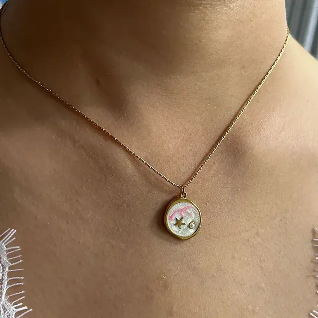 Stainless Steel Ketting Maan & Ster Goud – Subtiele Bedelketting met Parelmoer
