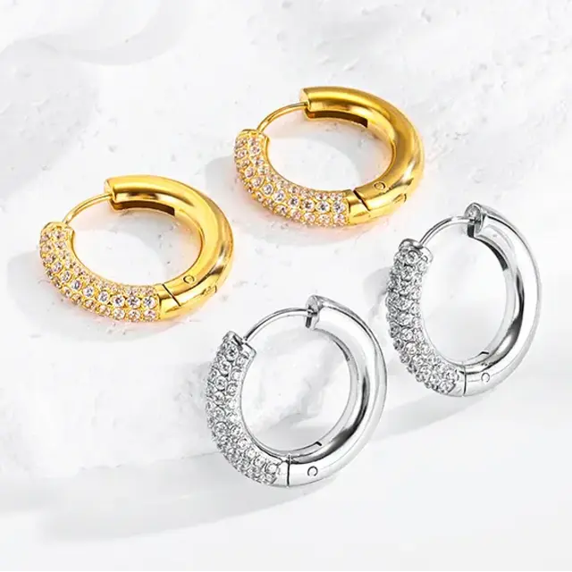 Stainless steel oorbellen met zirconia – halve pavé hoops goud/zilver