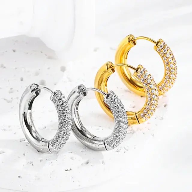 Stainless steel oorbellen met zirconia – halve pavé hoops goud/zilver
