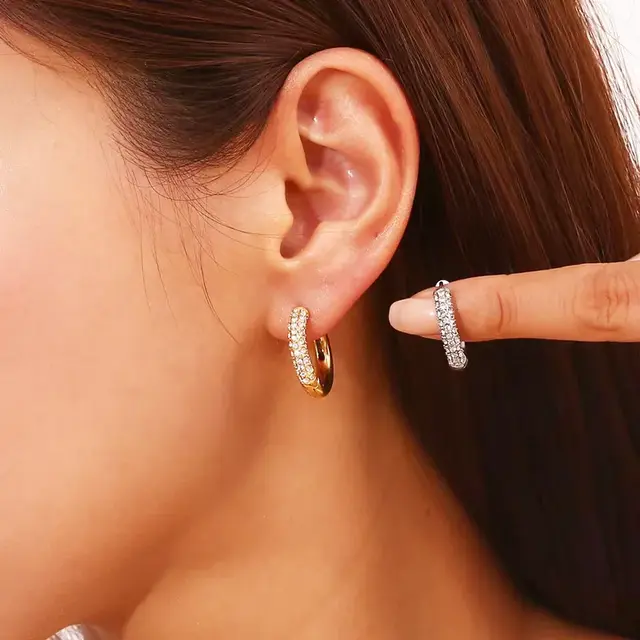 Stainless steel oorbellen met zirconia – halve pavé hoops goud/zilver