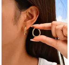 Stainless steel hoops goud – minimalistische ronde oorbellen