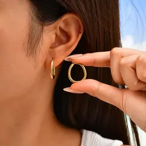 Stainless steel hoops goud – minimalistische ronde oorbellen