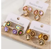 Goudkleurige stainless steel oorbellen met multicolor stenen – statement studs