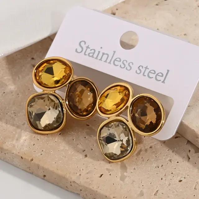 Goudkleurige stainless steel oorbellen met multicolor stenen – statement studs