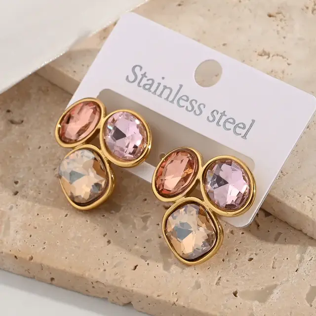 Goudkleurige stainless steel oorbellen met multicolor stenen – statement studs