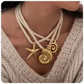 Statement Ketting Touw met Zee Bedels Goud – Schelp, Zeester & Zon Hangers