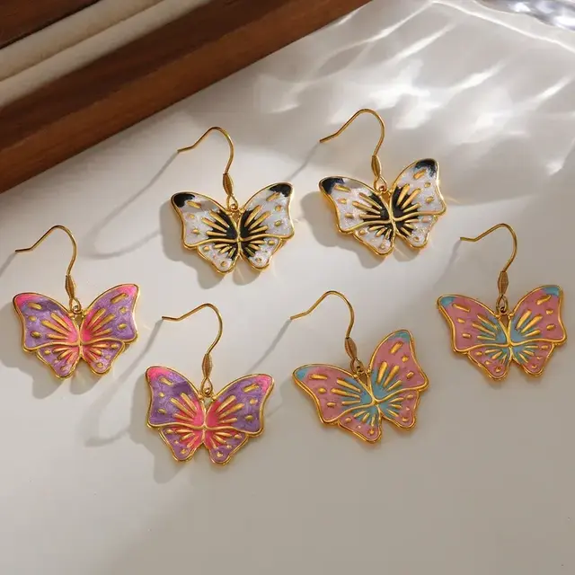 Stainless Steel Vlinder Oorbellen – Kleurrijke Butterfly Hangers Goud