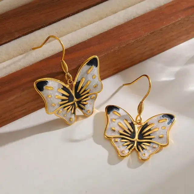 Stainless Steel Vlinder Oorbellen – Kleurrijke Butterfly Hangers Goud