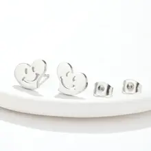 Stainless Steel Smiley Hart Oorstekers – Trendy Heart Studs Goud/Zilver
