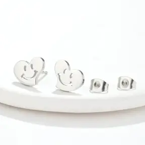 Stainless Steel Smiley Hart Oorstekers – Trendy Heart Studs Goud/Zilver