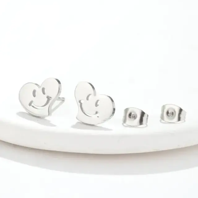 Stainless Steel Smiley Hart Oorstekers – Trendy Heart Studs Goud/Zilver