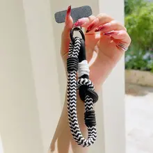 Telefoonkoord Kleurrijk – Trendy Phone Strap met Karabijnhaak Black White