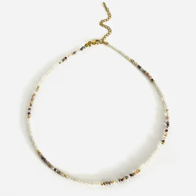 Fijne Kralenketting Beige – Stainless Steel Sluiting – 40+5 cm