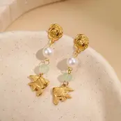 Stainless Steel Oorbellen met Vis Bedel, Parel en Groene Kraal – Goud