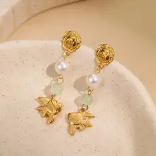 Stainless Steel Oorbellen met Vis Bedel, Parel en Groene Kraal – Goud