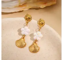 Stainless Steel Oorbellen met Schelp Bedel en Parelmoer Bloem – Goud