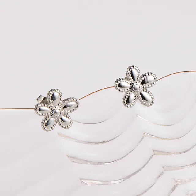 Stainless Steel Bloem Oorstekers – Goud- en Zilverkleurig