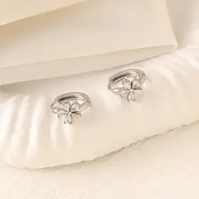Stainless Steel Hoops met Bloem en Steentjes Zilverkleurig