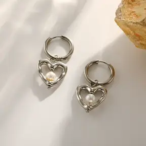 Stainless Steel Hoops met Hartje en Parel Zilverkleurig