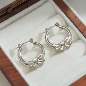 Stainless Steel Hoops met Strikje Zilverkleurig