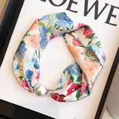 Sjaalketting met Parel Magnetische Sluiting Pastel Bloemen Print