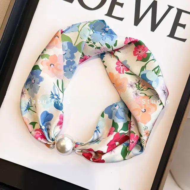 Sjaalketting met Parel Magnetische Sluiting Pastel Bloemen Print