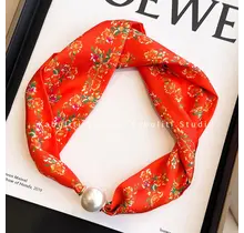 Sjaalketting met Parel Magnetische Sluiting Oranje Bloemen Print