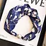 Goodies Sjaalketting met Parel Magnetische Sluiting Donkerblauw Bloemen Print
